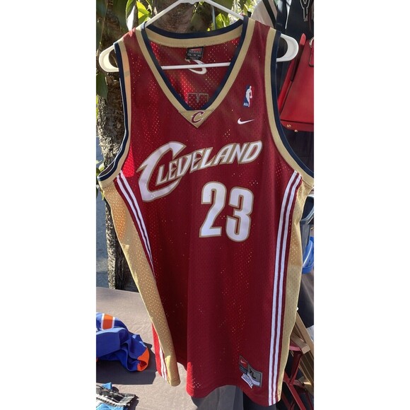Authentic LeBron James Cleveland Cavaliers Jersey XL Nike Swingman - Picture 1 of 5